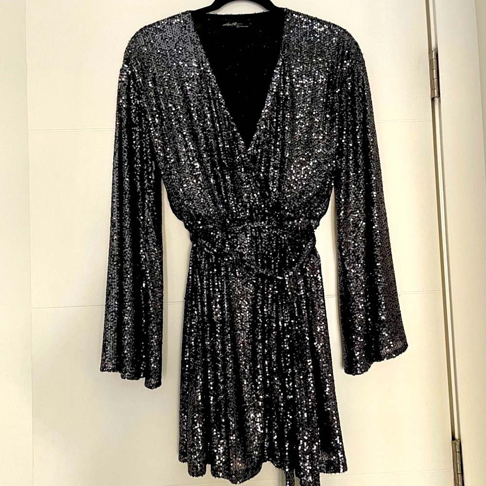 ‼️NEW STUNNING DRESS‼️ PLATINUM STEEL SEQUIN LOWCUT ‼️ONE OF A KIND‼️